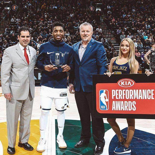 后场出球失 后场出球失