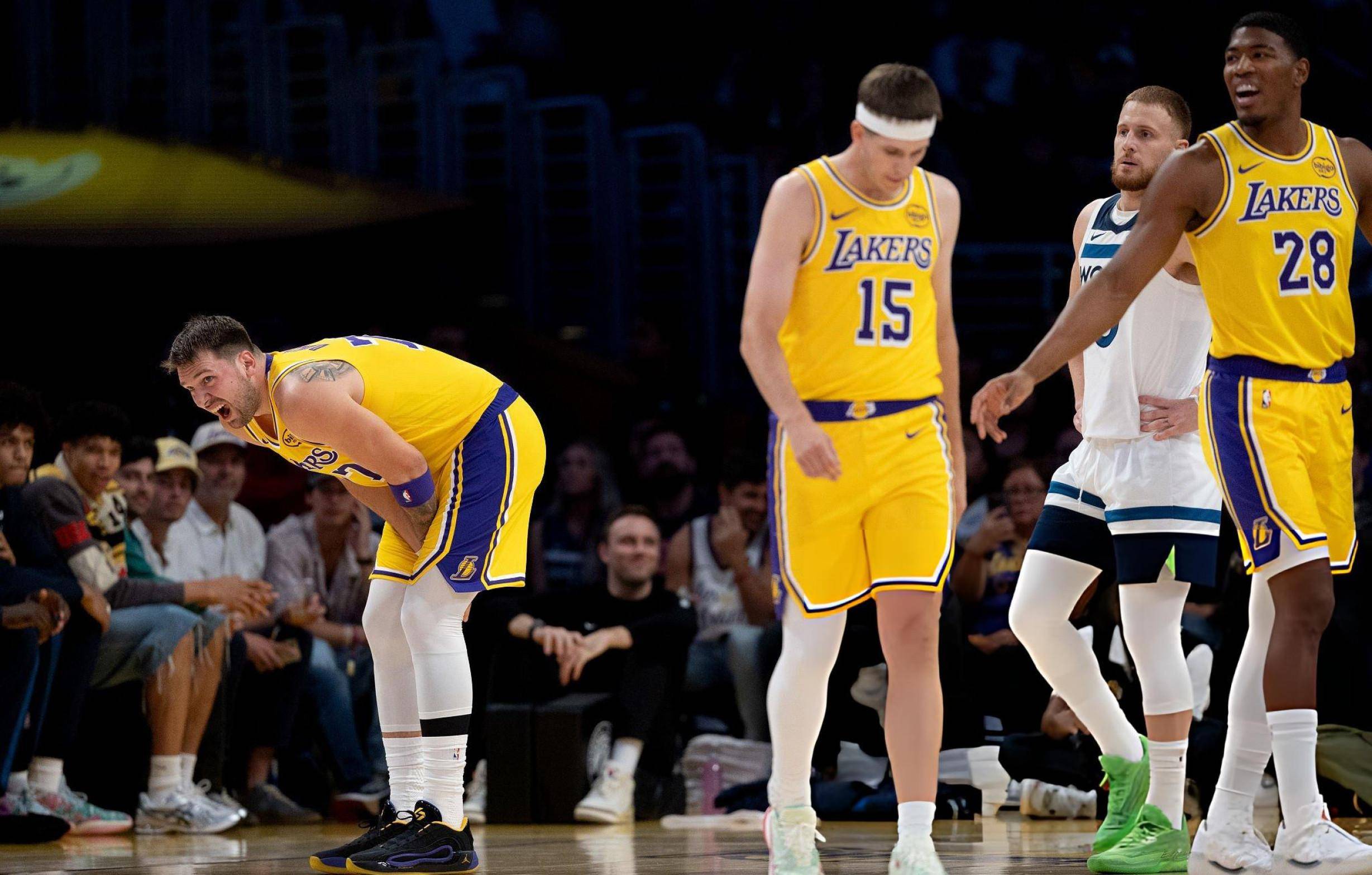 既呼应球迷 既呼应球迷